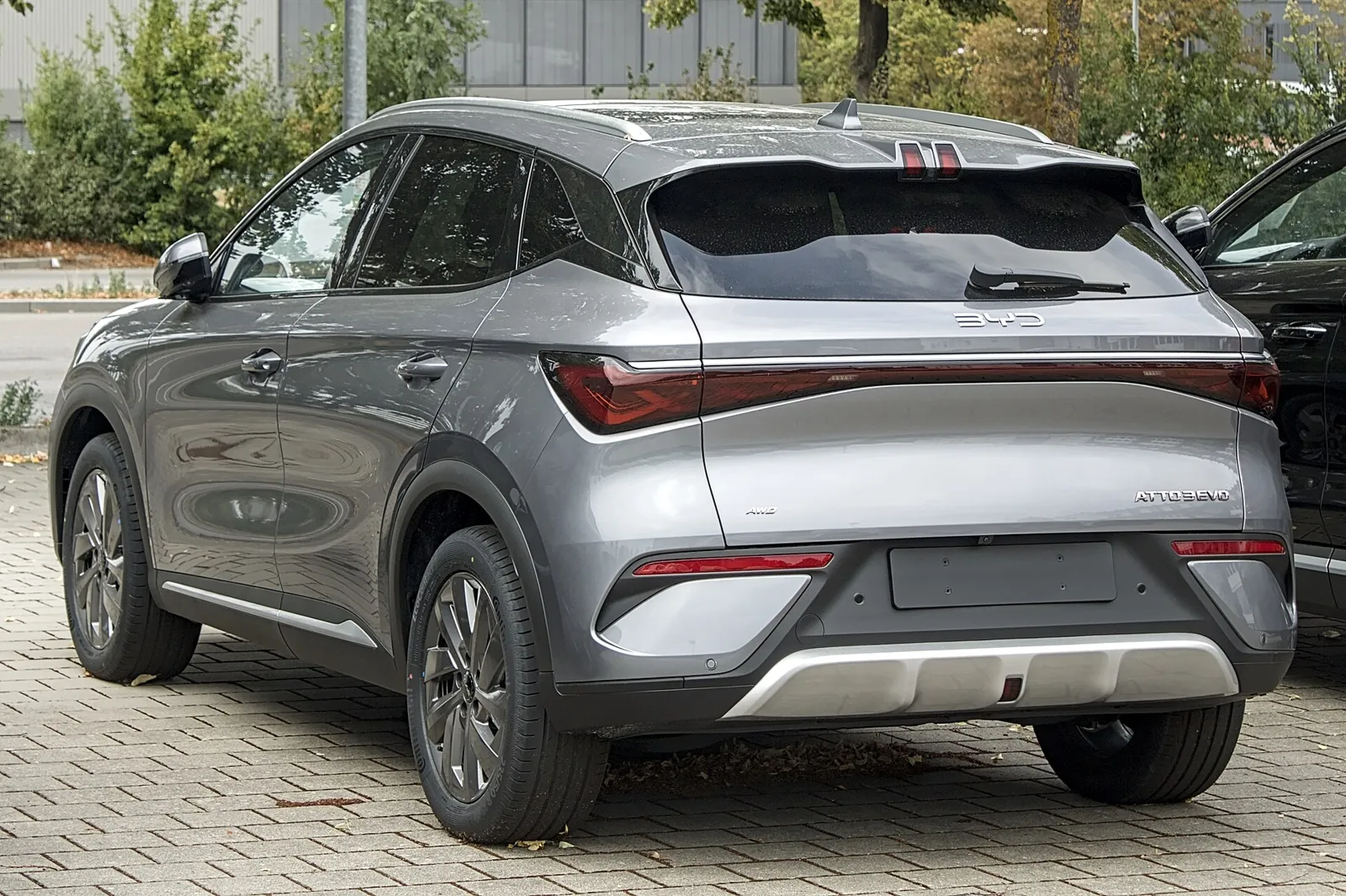 Grey BYD Atto 3 Evo, front three-quarter view