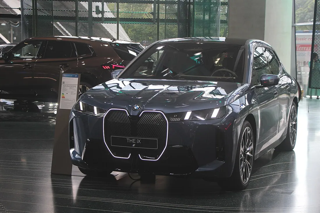 BMW iX