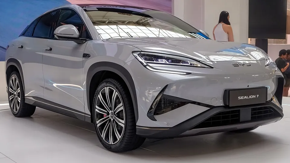 Grey BYD Sealion 7 Performance AWD, front three-quarter view