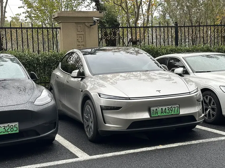Tesla Model Y L